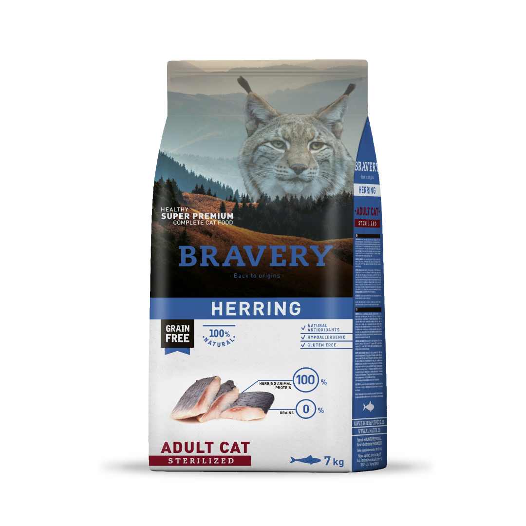 Saco de Bravery Gatos esterilizados  7 kg Grain Free con sabor a Arenque. El saco de Bravery está fotografiado sobre fondo blanco.