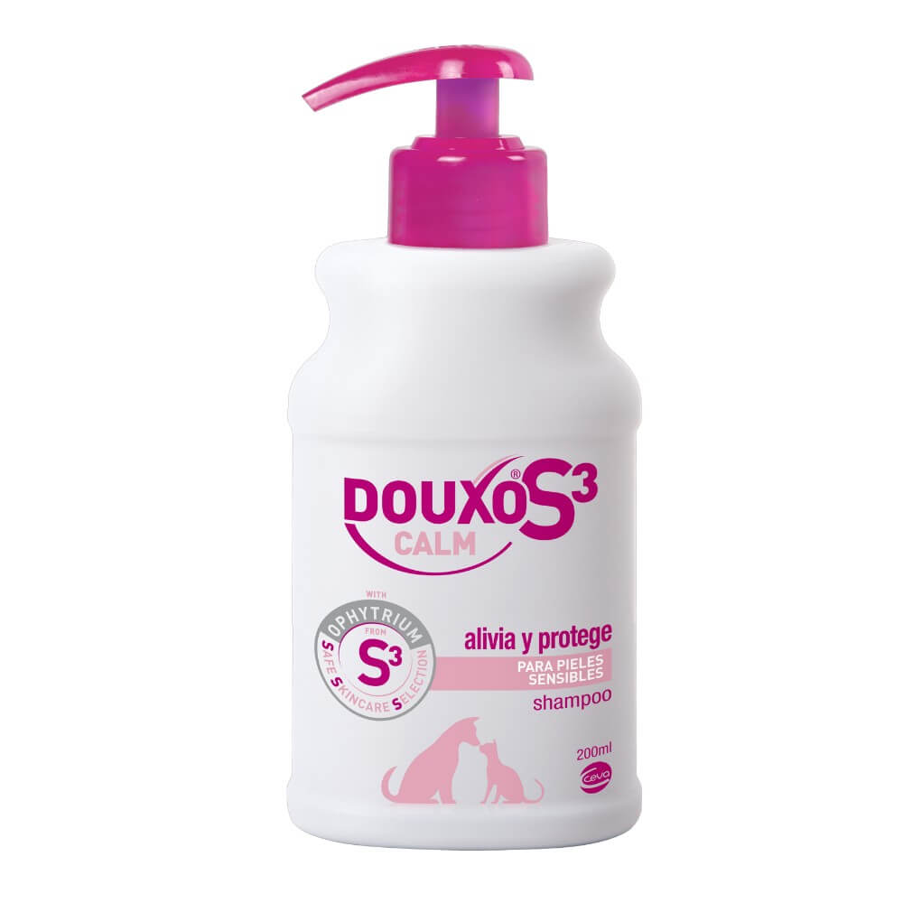 Douxo S3 Calm Shampoo de 200ml en botella blanca con dosificador rosado para tratar la picazón en pieles sensibles de perros y gatos