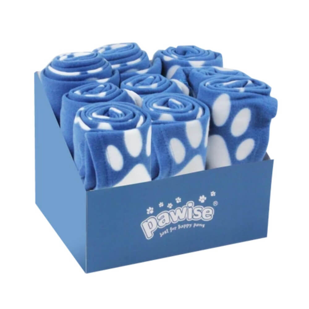 Caja exhibidora azul con logo Pawise que contiene mantas de polar enrolladas color azul con huellas de patas blancas para perros y gatos