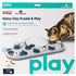 Empaque frontal del puzzle interactivo para gatos Nina Ottosson Rainy Day Nivel 3. Tablero gris con gato atigrado y marca Petstages